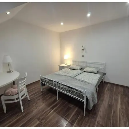 Apartma Pri Lovcu *