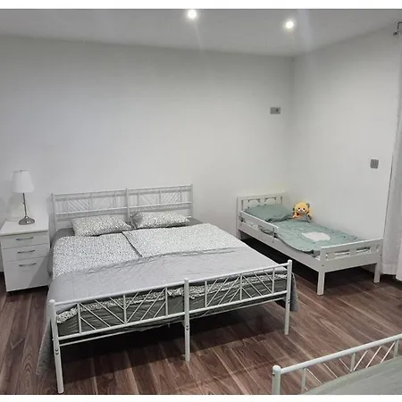 Apartma Pri Lovcu *